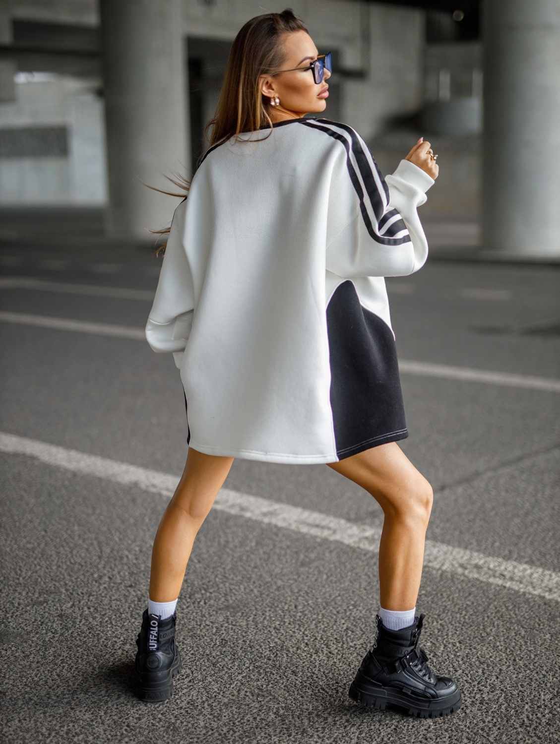 BLUZA OVERSIZE MOTORS – WHITE/ BLACK - obrazek 3