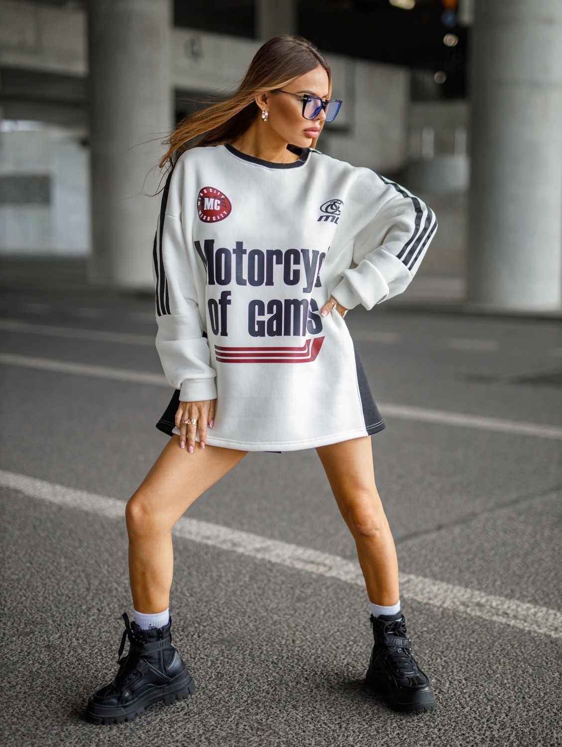 BLUZA OVERSIZE MOTORS – WHITE/ BLACK - obrazek 4