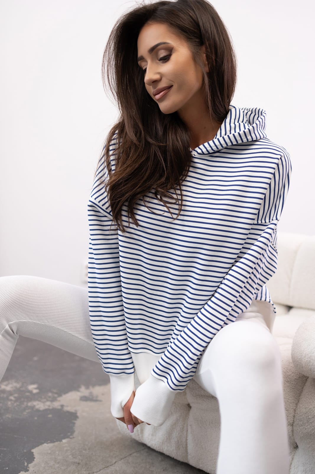 BLUZA Z BAWEŁNA I KAPTUREM STRIPES GRANATOWA - obrazek 2