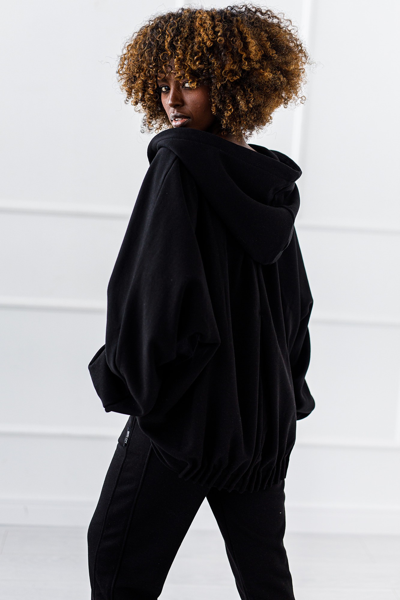 BLUZA OVERSIZE KARINA #MC BLACK - obrazek 5